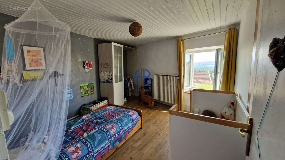 Grande maison de ville avec garage à Trept - photo 11