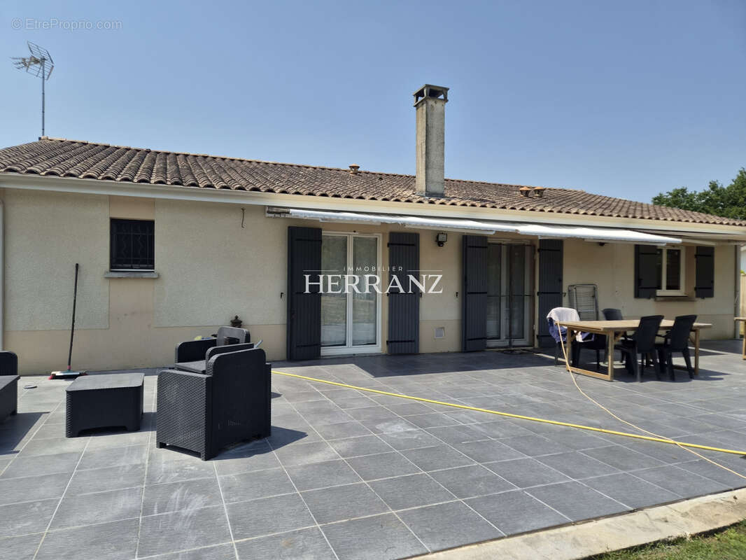 Maison  4 chambres gours - piscine - photo 8