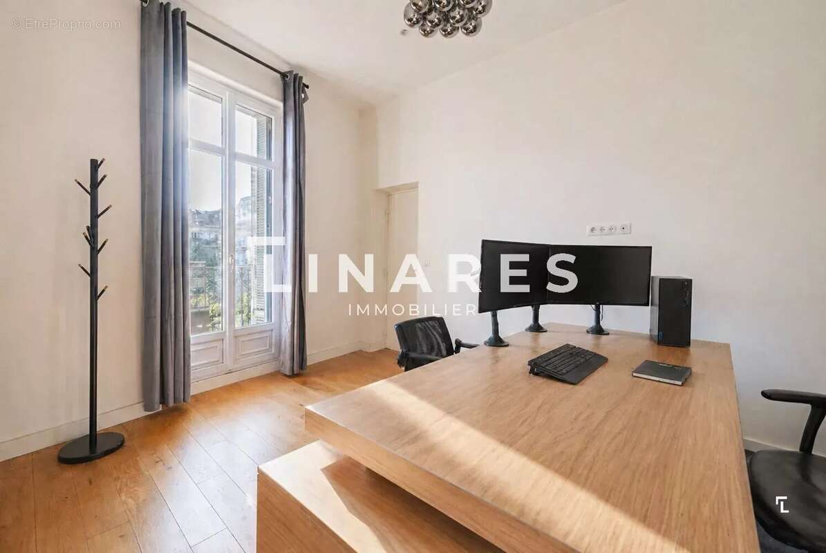 Commerce à MARSEILLE-8E