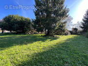 Terrain à VERNEUIL-SUR-VIENNE