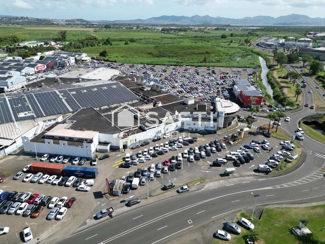 Photo 2 - Commerce à LE LAMENTIN