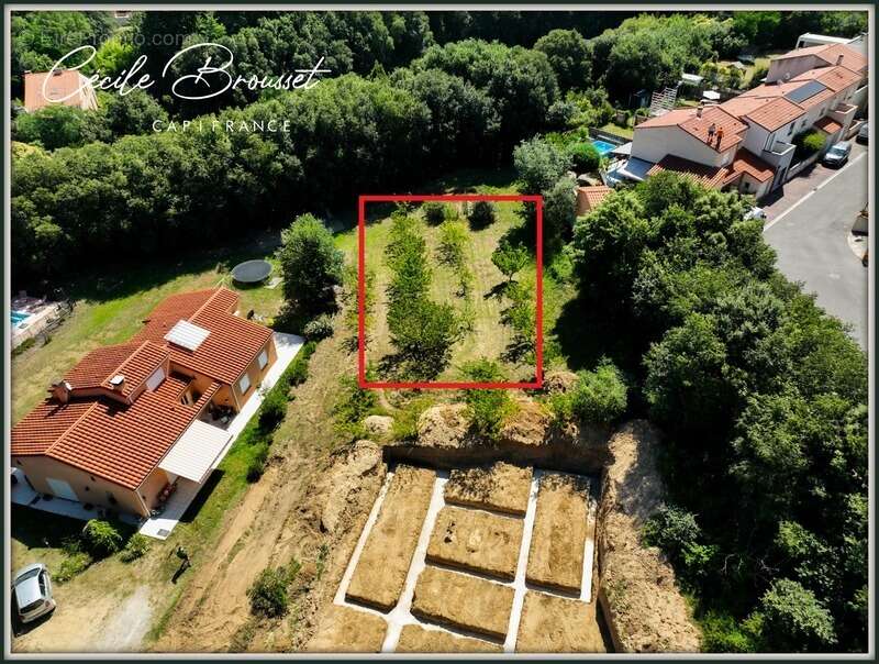 Terrain constructible de 1 027 m² – Quartier recherché de Céret - photo 2