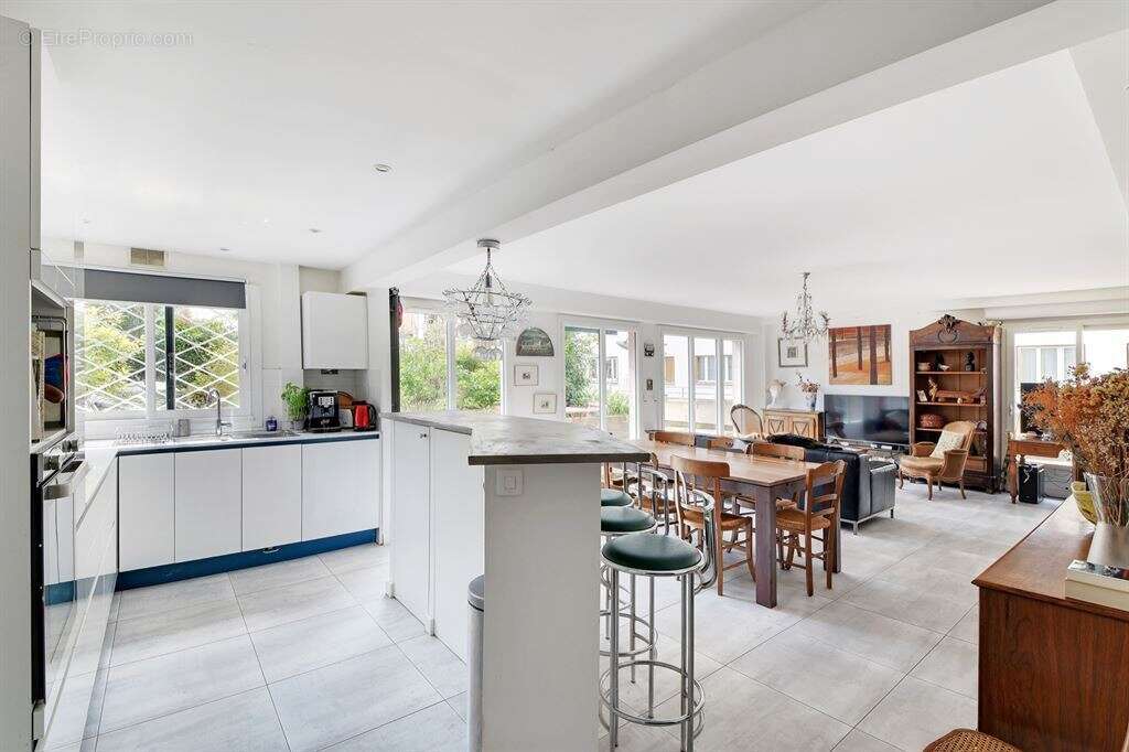 Appartement à PARIS-20E