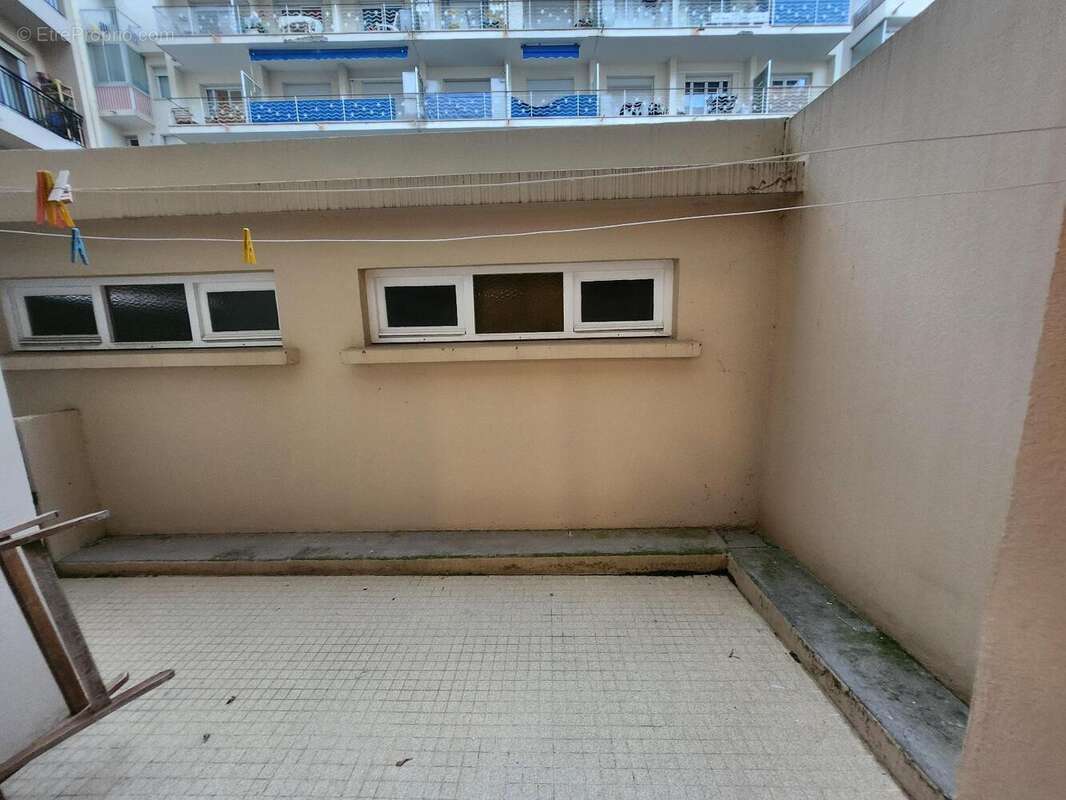   - Commerce à ANTIBES