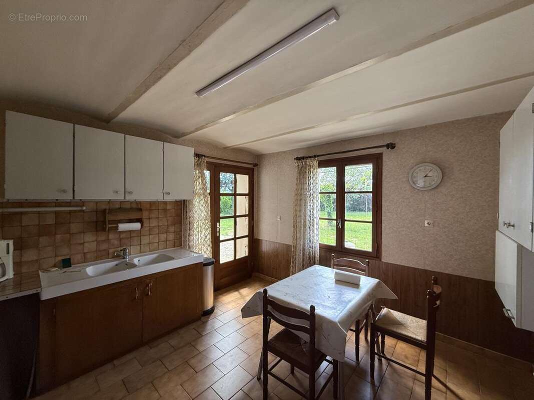 Maison à SAINT-LAURENT-DU-PAPE
