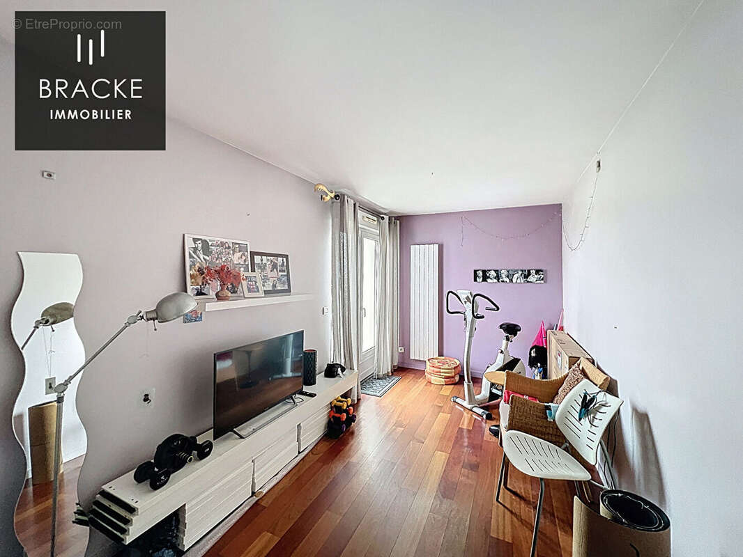 Appartement à COURBEVOIE