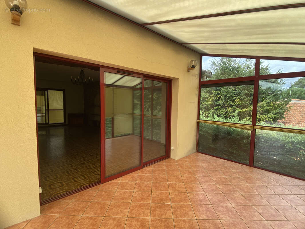 Maison à SAINT-YZAN-DE-SOUDIAC