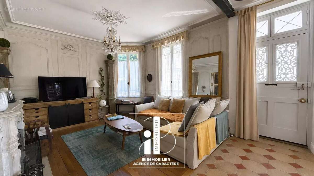Maison à FONTAINEBLEAU
