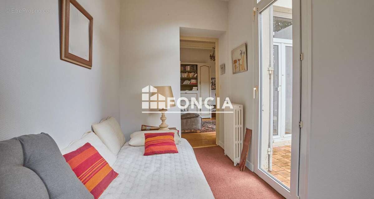 Agen centre ville – Secteur Victor Hugo Appartement T3 bis – 94 m² – Jardin 200 m² privatif sans vis-à-vis – Petite copropriété  - photo 9