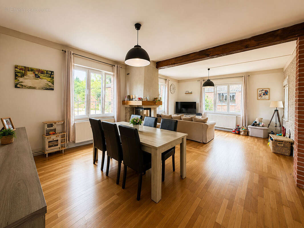 Maison individuelle avec grange, dépendances et garages - photo 2