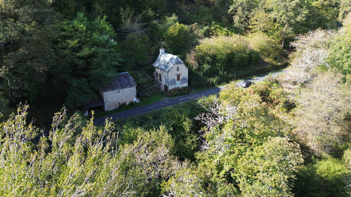Maison à ENTRAYGUES-SUR-TRUYERE