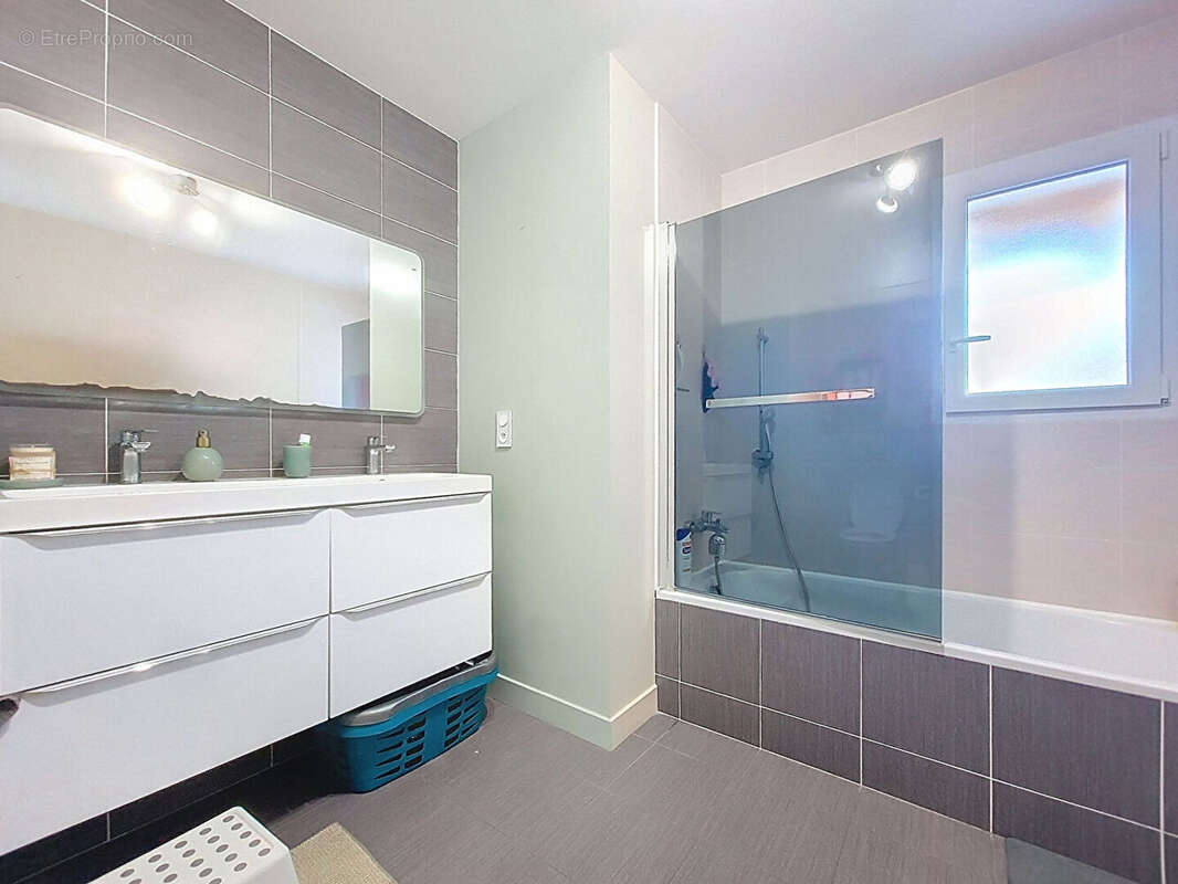 Maison à PAREMPUYRE