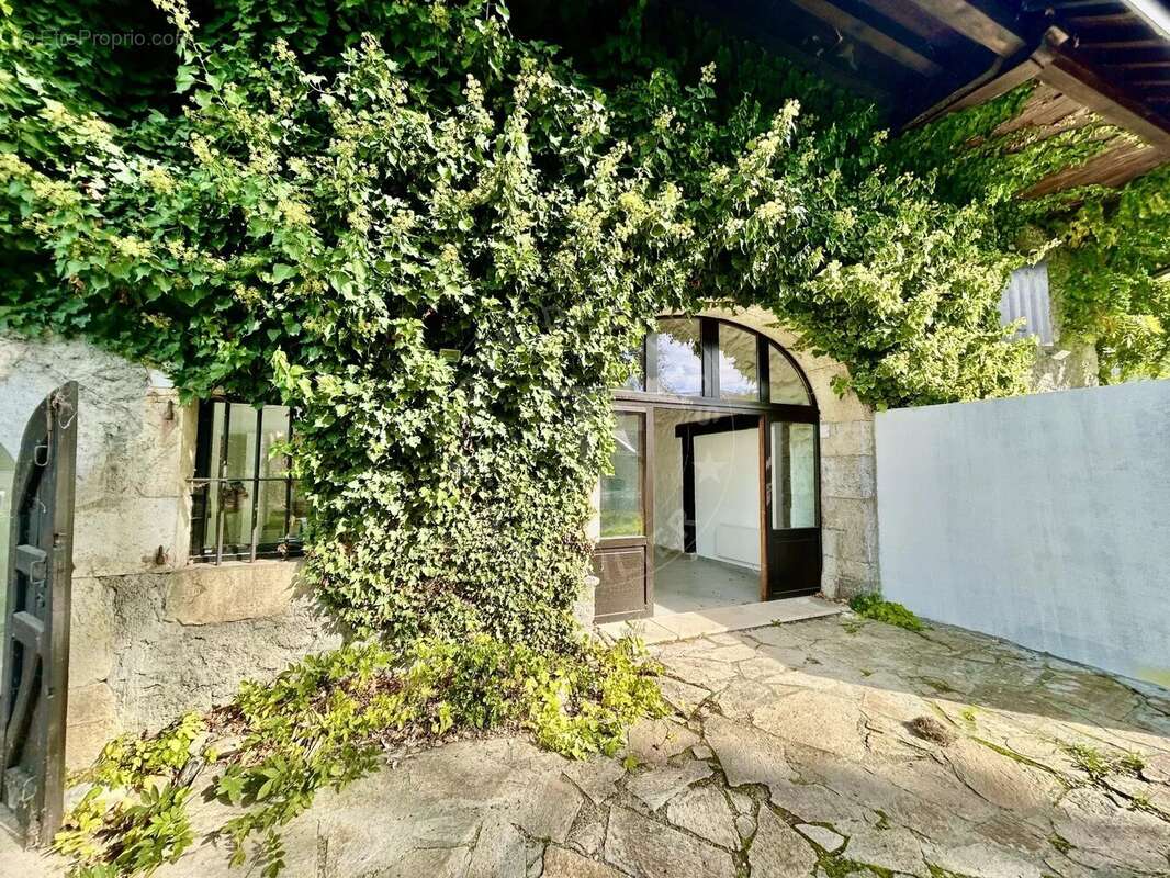 Maison à VILLY-LE-PELLOUX