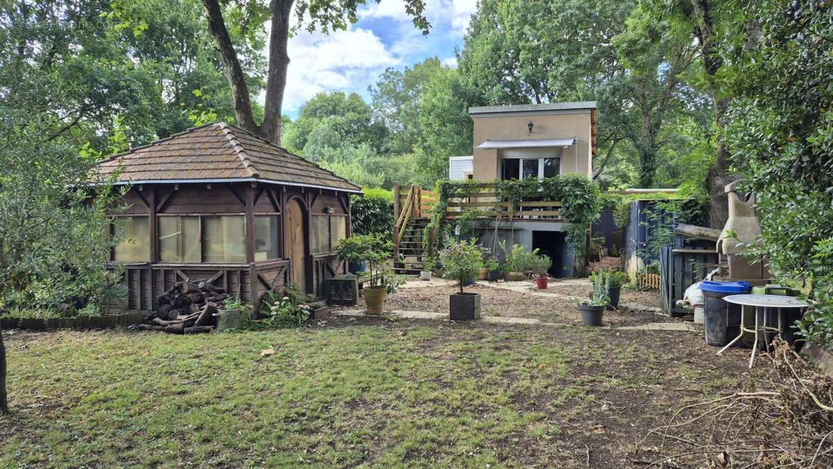Terrain de loisirs en bord de Sarthe avec chalet - photo 2