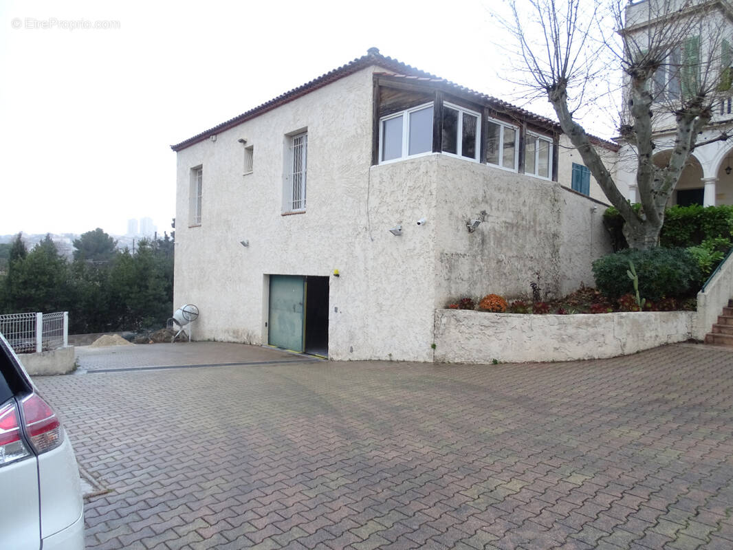 Commerce à MARSEILLE-15E