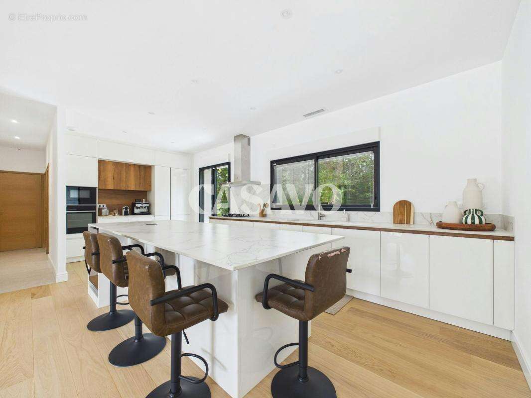Vente Maison 5 pièces de 152m² - 33850 Léognan - photo 8