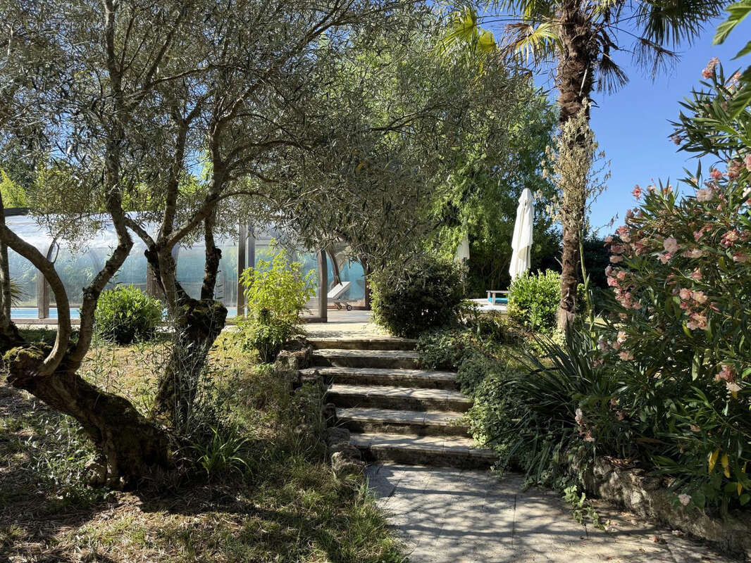Élégante propriété de charme au cœur de la campagne   4,7 hectares, piscine et dépendances - photo 18