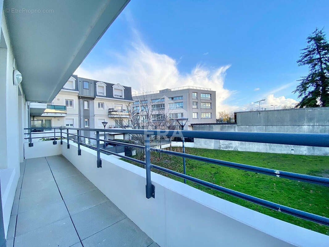 Appartement à SARTROUVILLE