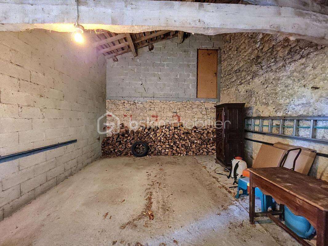 Du cachet et du charme pour cette confortable maison de 181m2. sur 1.1 hectare de terrain - photo 24