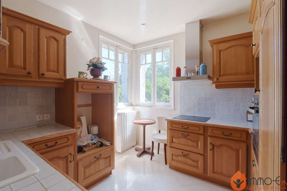 200 m² à Conde-Sainte-Libiaire  - photo 6