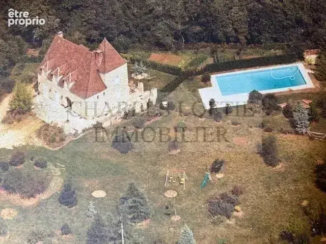 Belle demeure à remettre au goût du jour, nichée dans son parc de plus de 7200 m², avec piscine. - photo 4