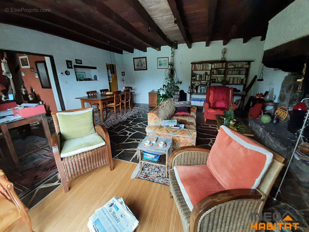 Maison à MONTREUIL-LE-GAST