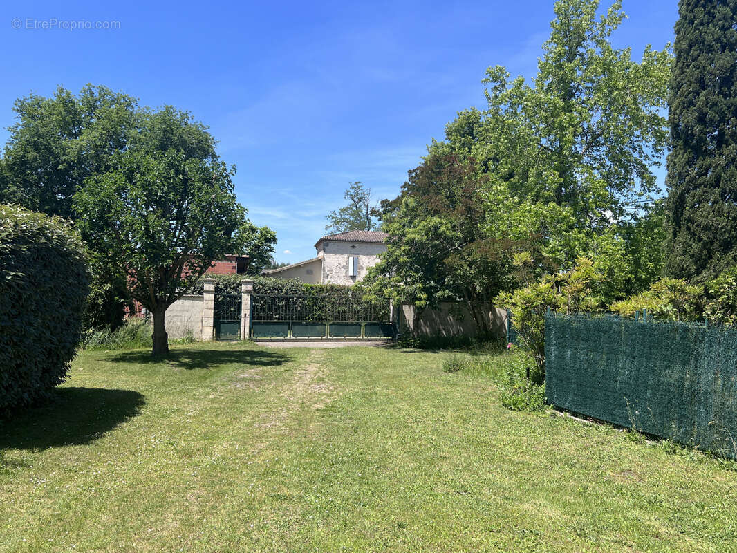 Maison à HOUEILLES