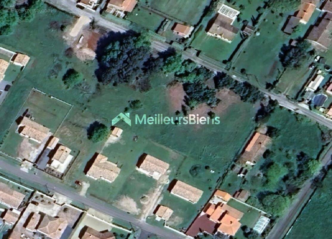Terrain à TALAIS