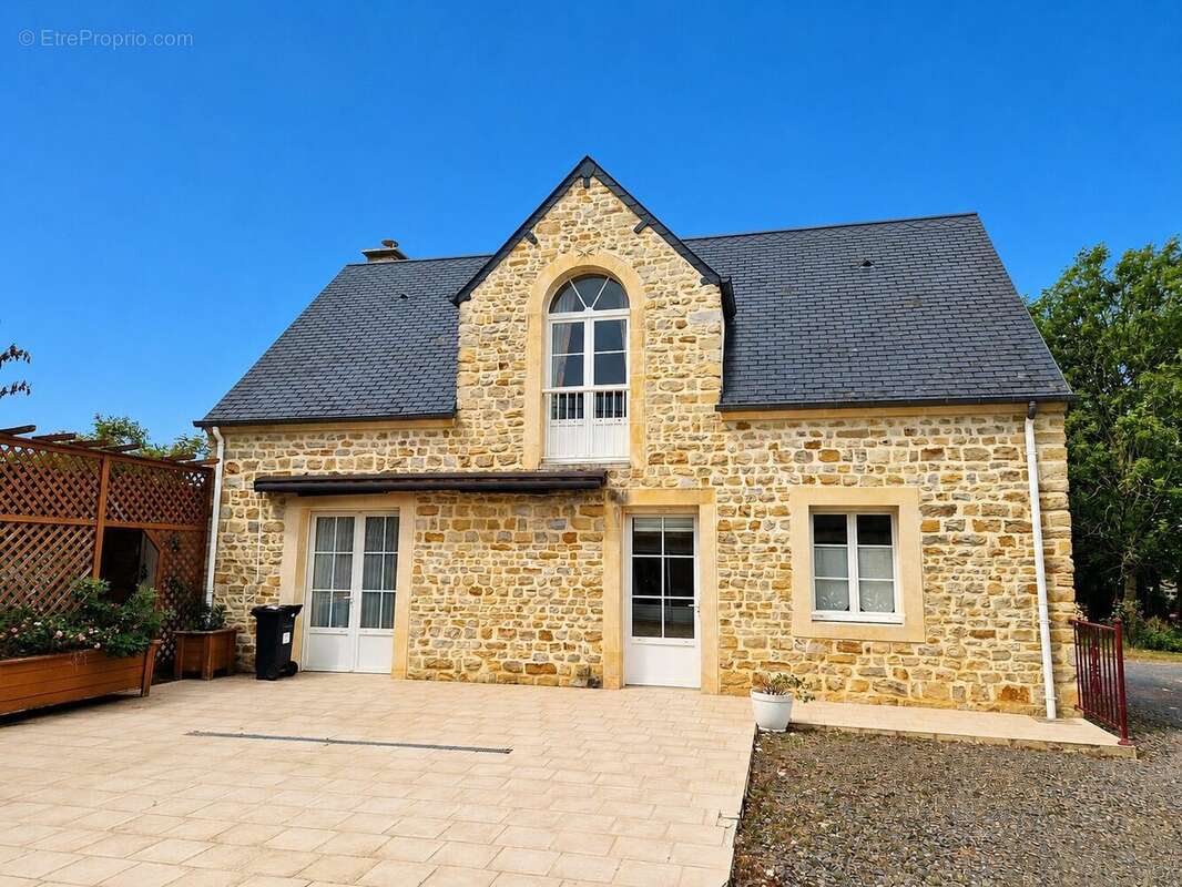 Maison à LINGEVRES