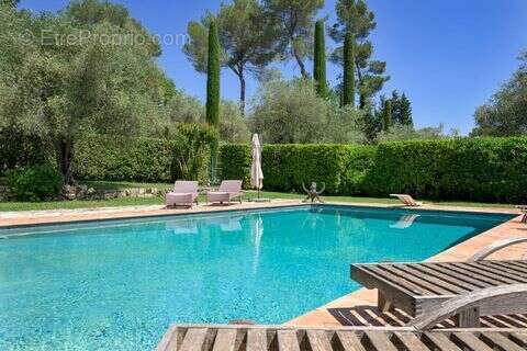 Maison 400 m² à Valbonne  - photo 2