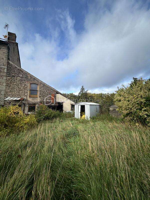 Maison à LA ROCHE-EN-BRENIL