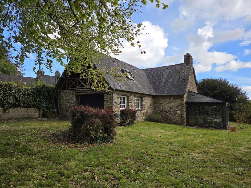 Maison à MUR-DE-BRETAGNE