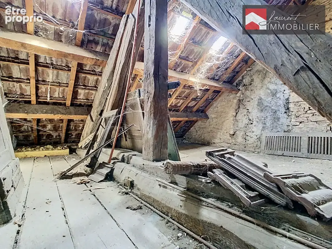 Cuisery - Maison de ville à rénover - Fort potentiel d'investissement ! - photo 13