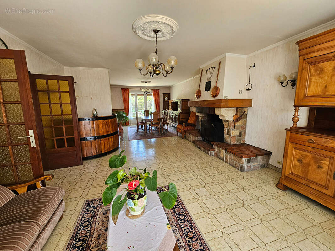 Maison à MAGNY-LES-HAMEAUX