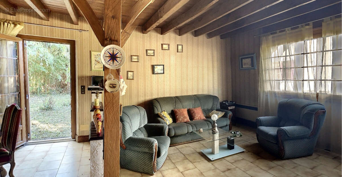 Maison à MANZAC-SUR-VERN