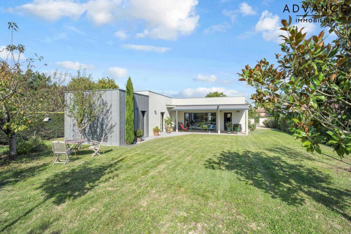 Maison à SAINT-NAUPHARY