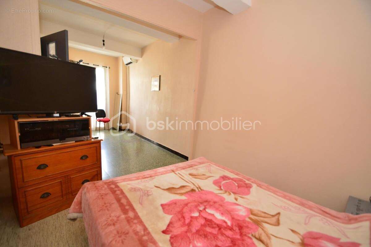 Maison à SAINT-LAURENT-DE-LA-SALANQUE