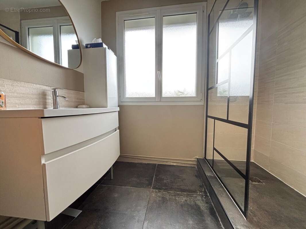 Maison à SAINT-PIERRE-DU-PERRAY