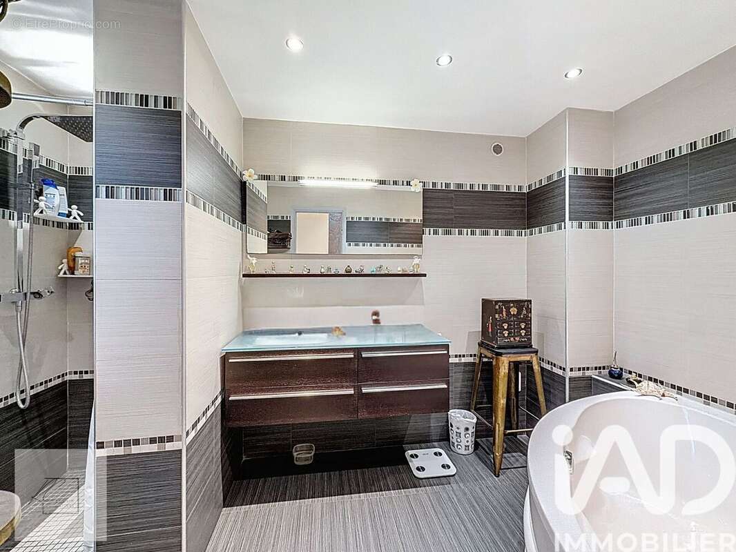 Photo 9 - Maison à LE CANNET