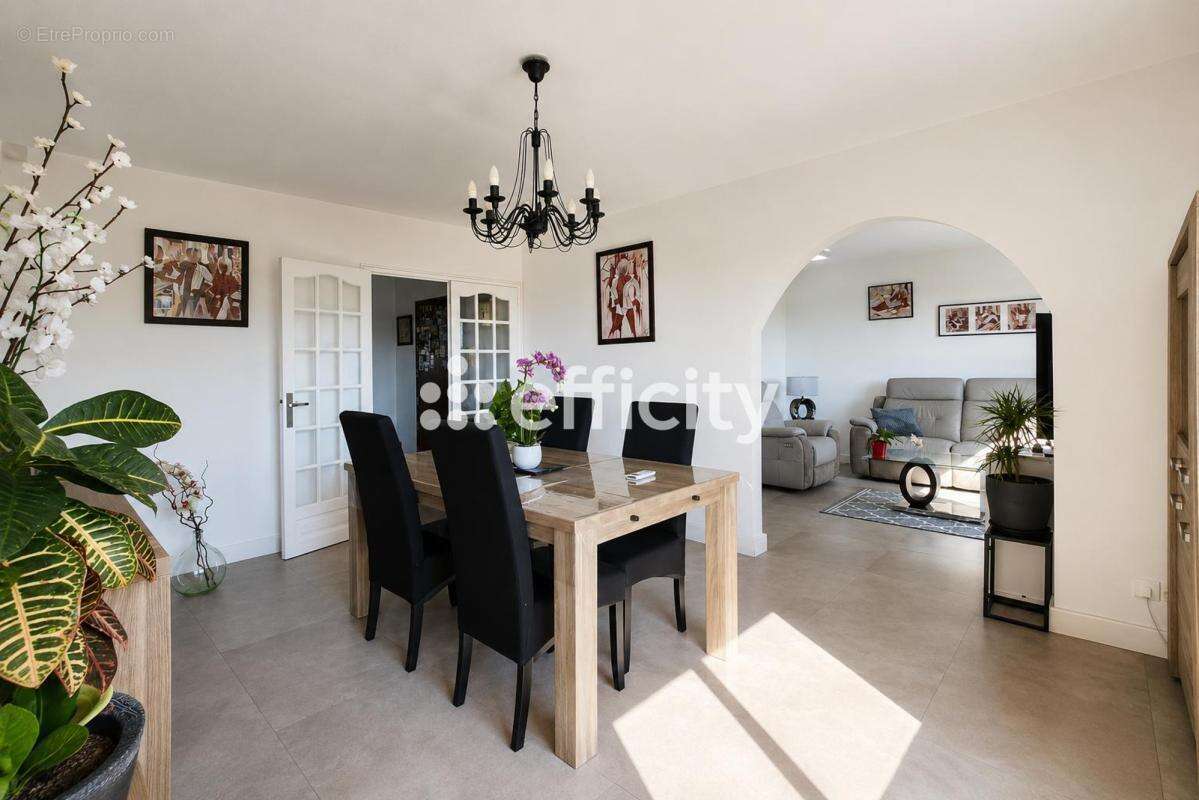 Appartement à MARSEILLE-11E