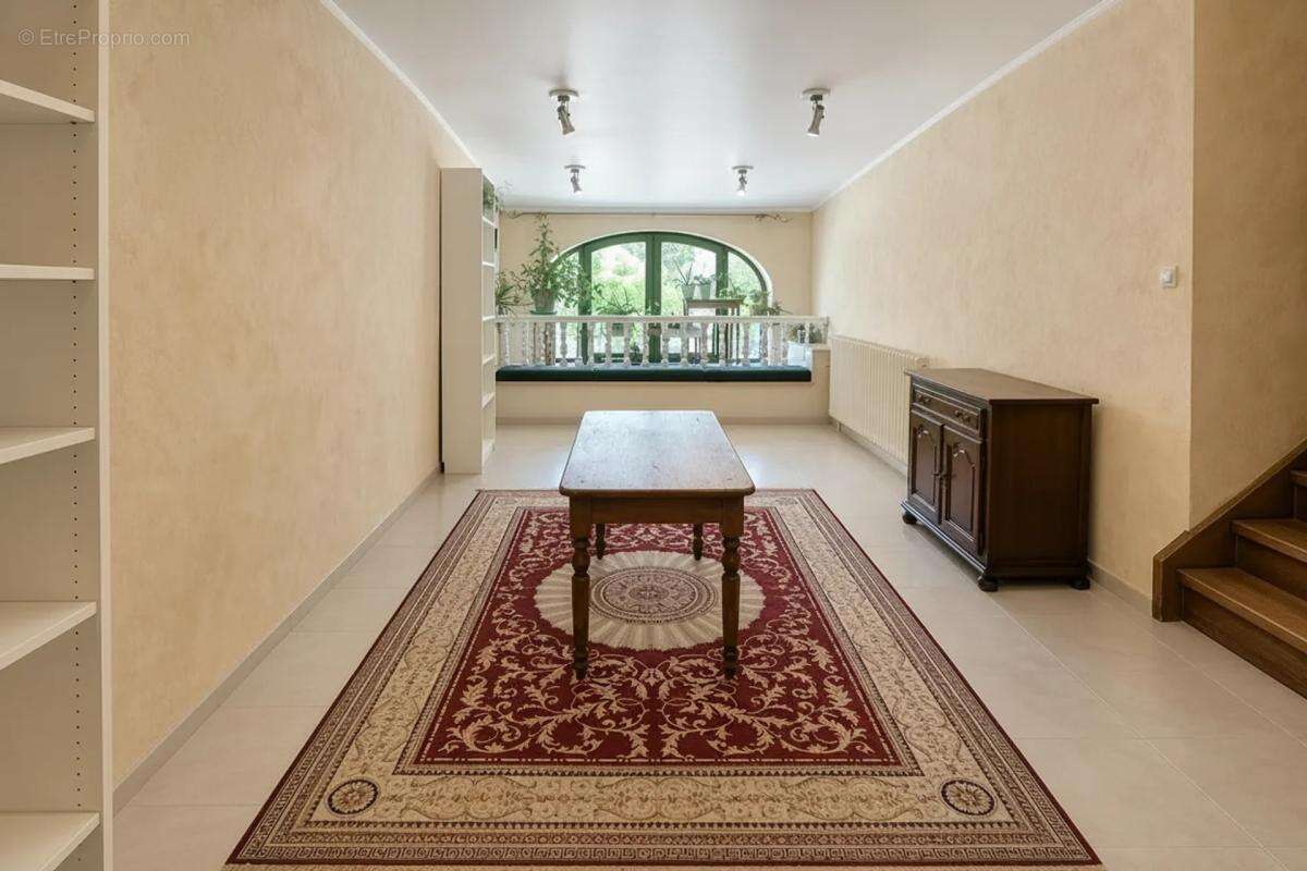 Maison F6 à Ville-sur-Yron avec jardin et garages - photo 6