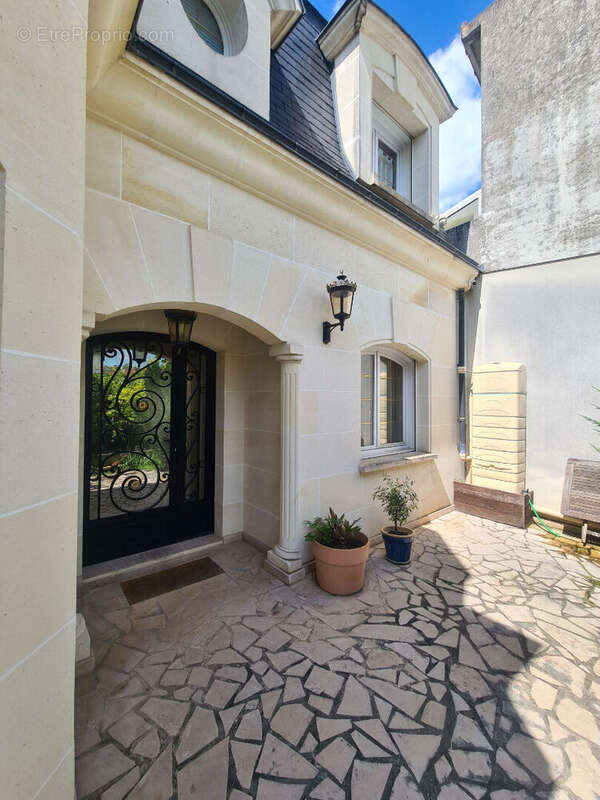 Maison à SAINT-MAUR-DES-FOSSES