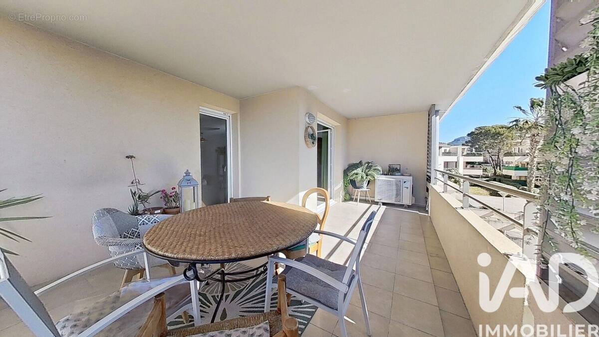 Photo 1 - Appartement à ROQUEBRUNE-SUR-ARGENS