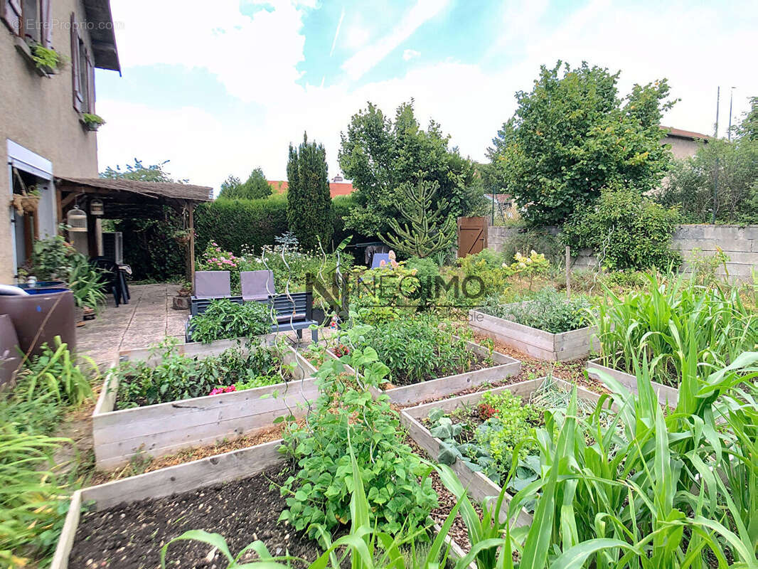 Maison à NEUFCHATEAU