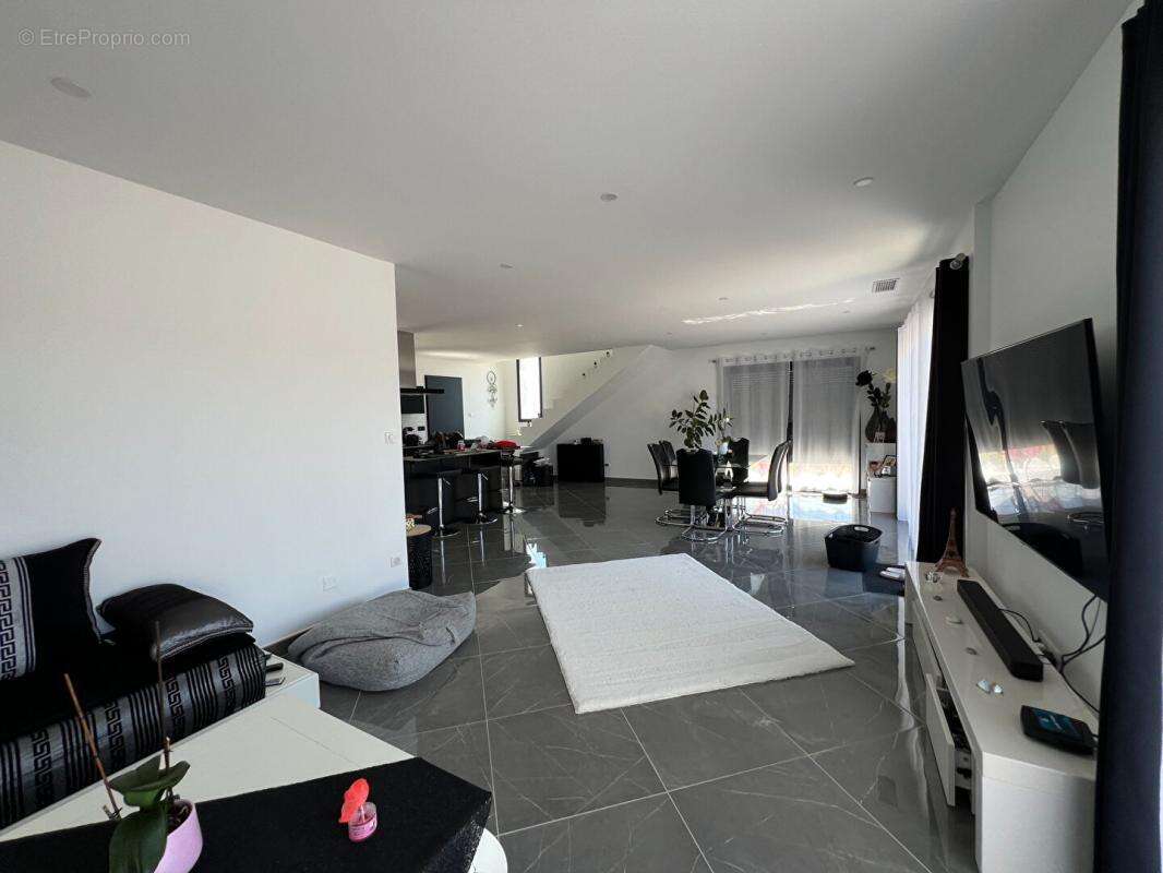 Villa contemporaine de 2023 ? Prestations de qualité - photo 7