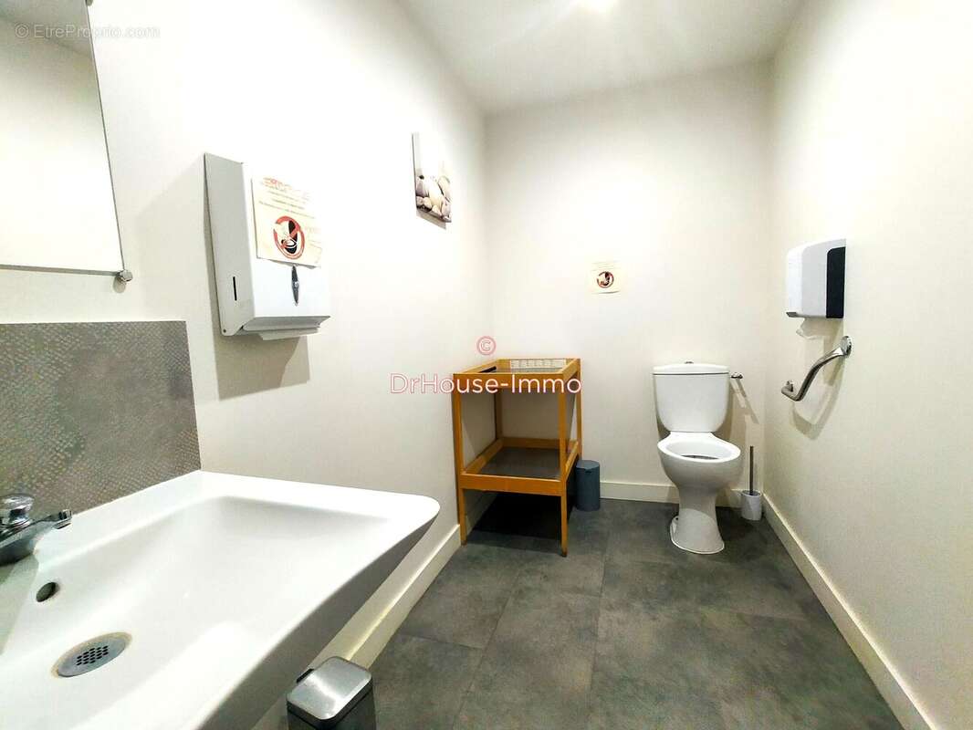 Commerce 215 m² à Vivonne  - photo 4