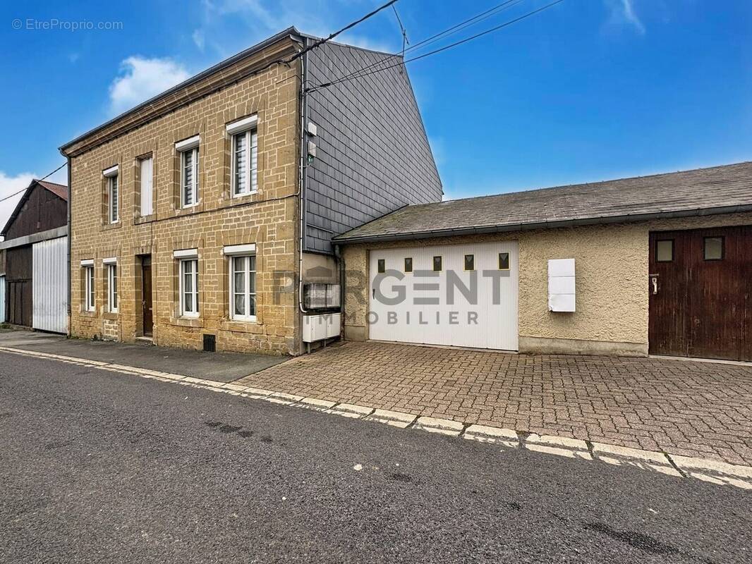 Appartement à PRIX-LES-MEZIERES