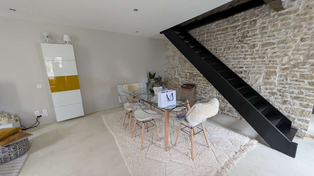 Maison à SAINT-SAUVEUR-D'AUNIS
