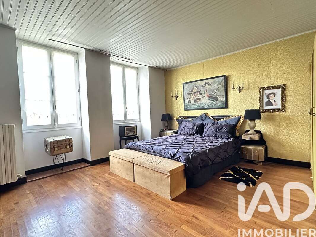 Maison 155 m² à Villemain  - photo 8