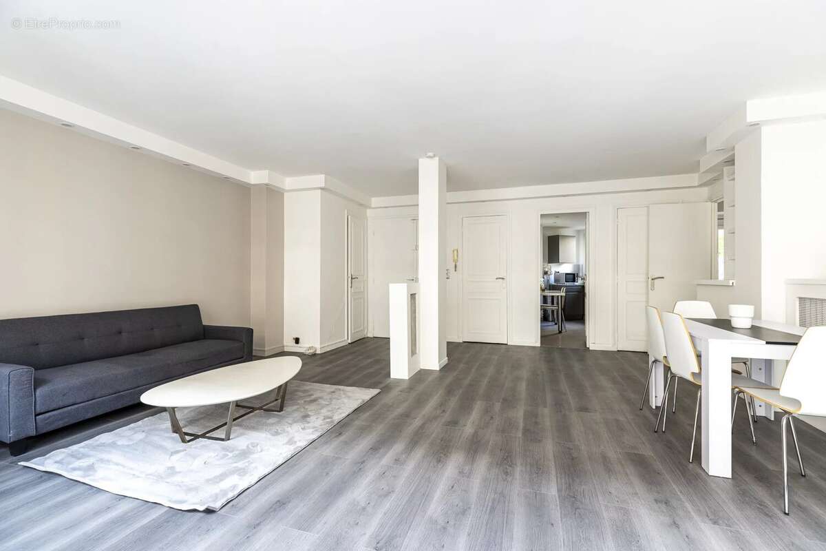 Appartement à PARIS-17E